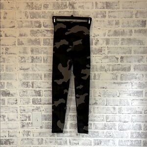 Offline by Aerie Women’s Hi-Rise Green Camo Real Me 7/8 Leggings 25” Size Small